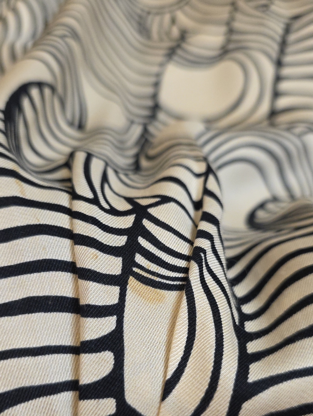 Reiss Cream and Black Wave-Print Lightweight Blouse Size 6 - Picture 12 of 12